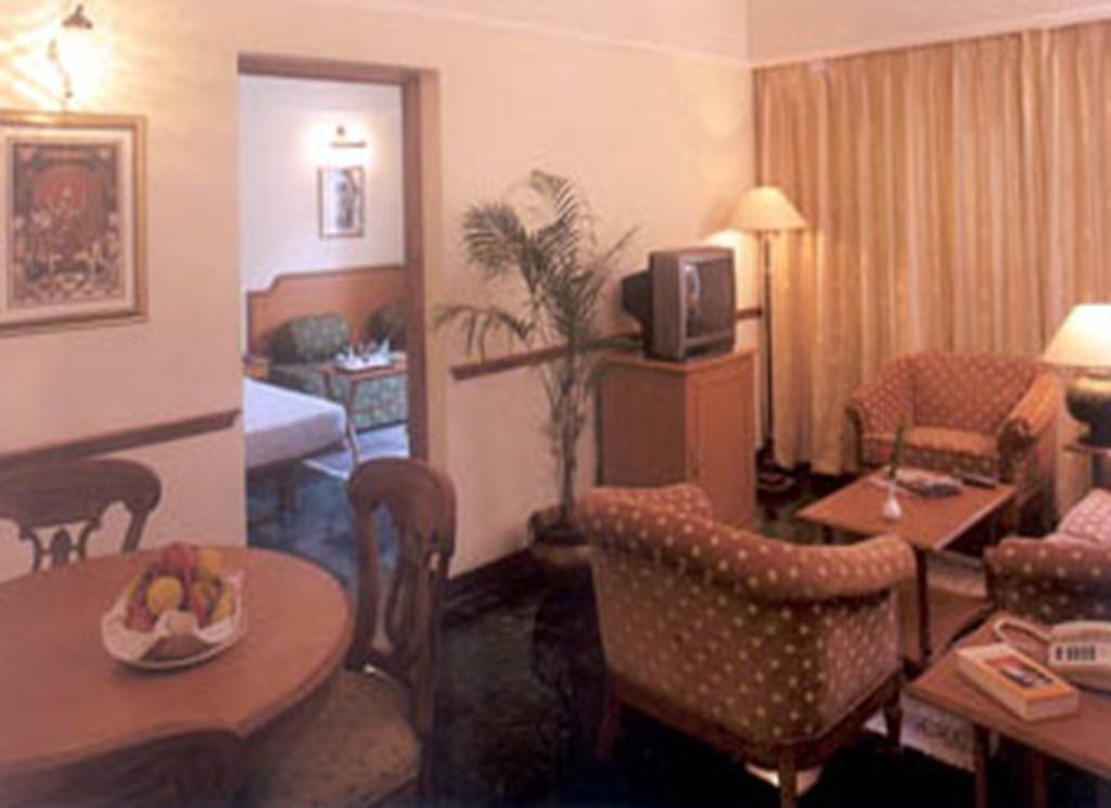 Renest Shraddha Inn - Ширди Стая снимка